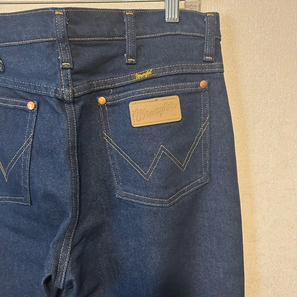 Wrangler | Men's Classic Blue Jeans | Size 32 x 34